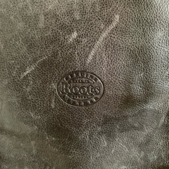 Roots Edie Grey Leather Adjustable Crossbody Bag - Picture 4 of 13